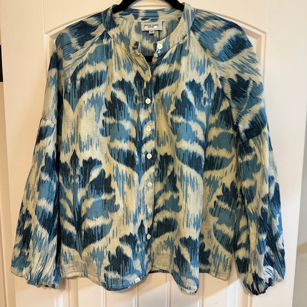 Olivia James the Label Emory blouse in the Damask Sky print